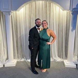 Size XL emerald green Express midi cocktail dress!